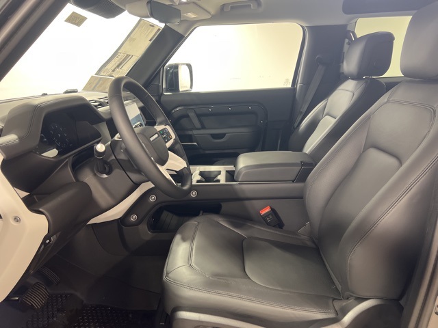 2025 Land Rover Defender 90 S photo 11