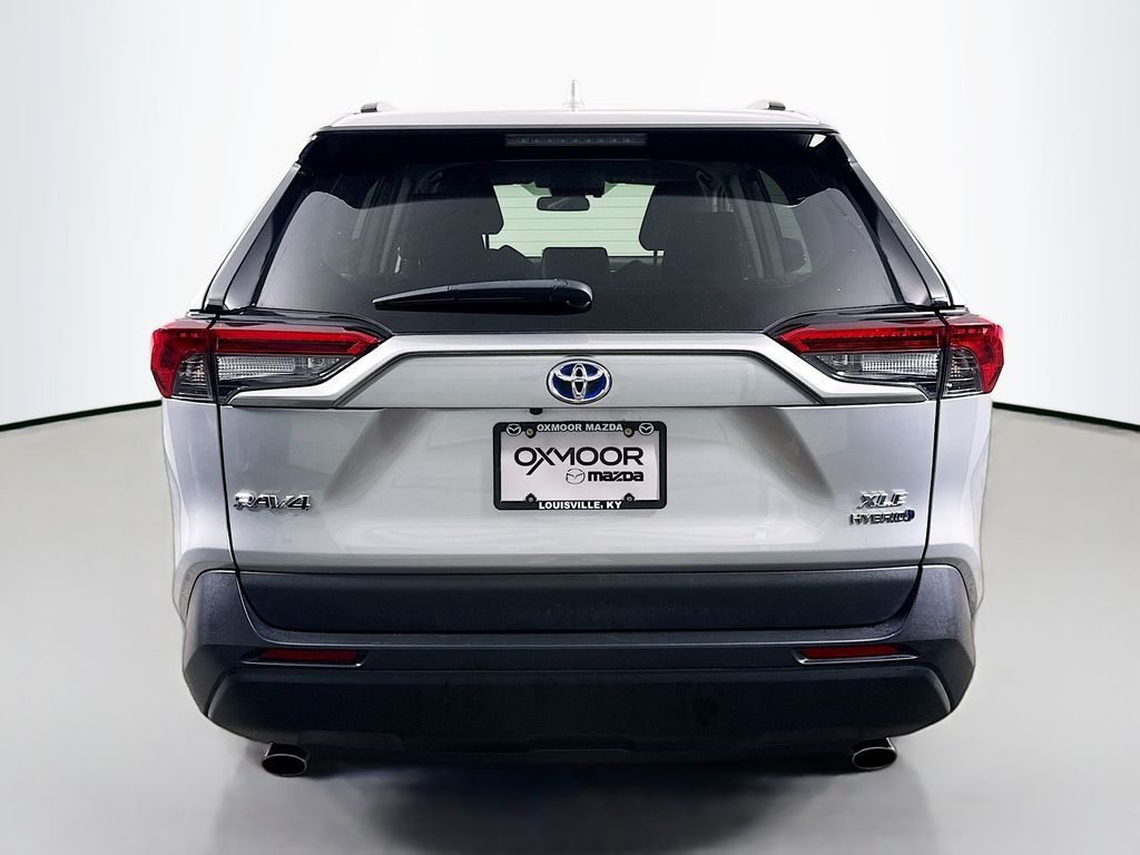2023 Toyota RAV4 Hybrid XLE photo 7