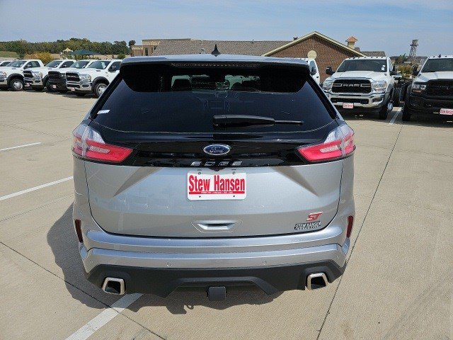 2022 Ford Edge ST photo 3