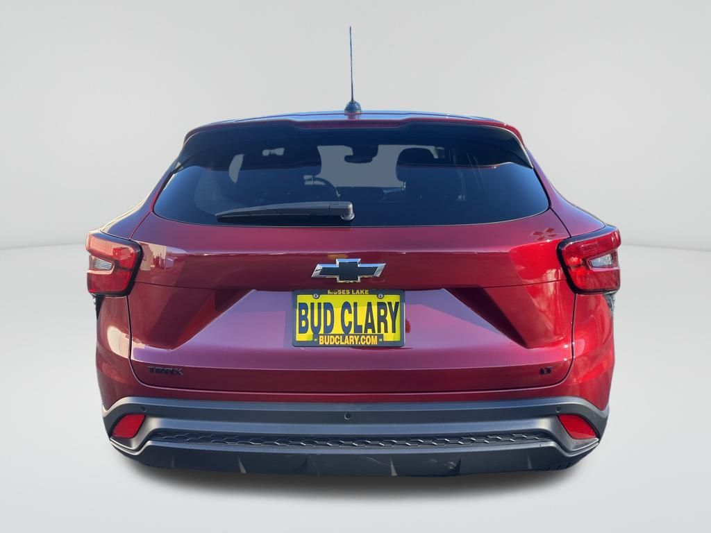 2024 Chevrolet Trax LS photo 4