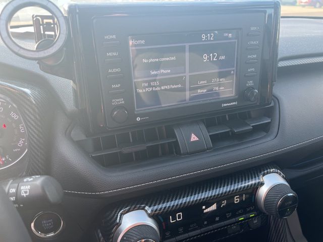 2021 Toyota RAV4 XLE photo 18