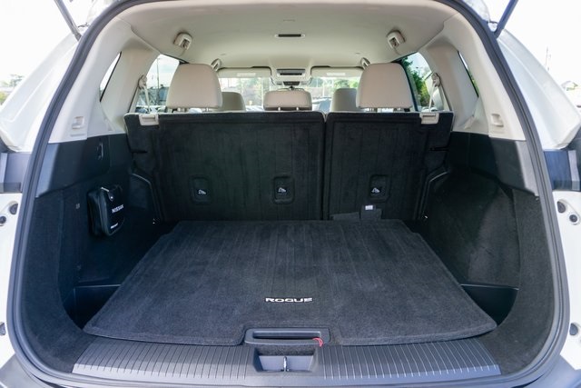 2022 Nissan Rogue SV photo 4