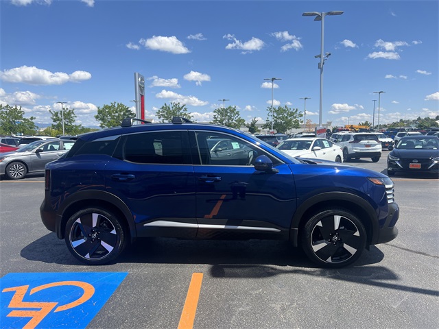 2025 Nissan Kicks SR photo 4