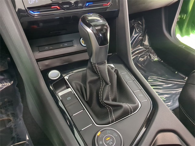2025 Volkswagen Taos SEL photo 20