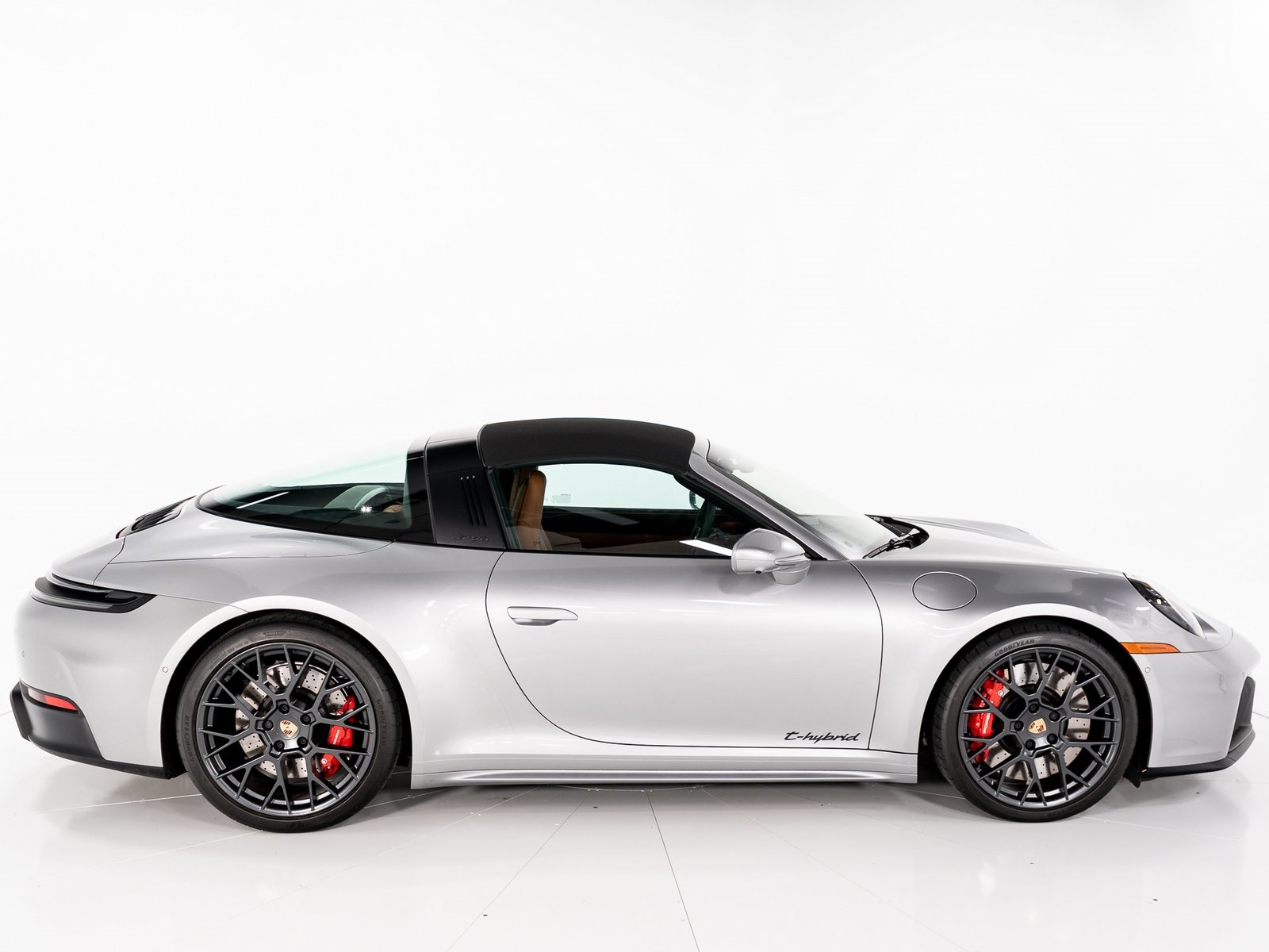 2025 Porsche 911 Targa 4 GTS photo 14