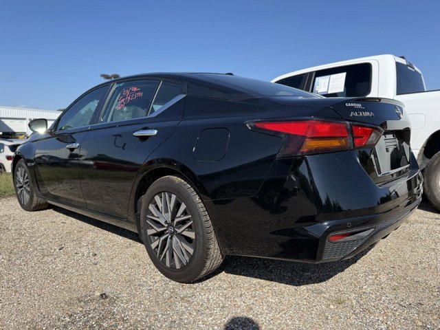 2023 Nissan Altima 2.5 SV photo 3