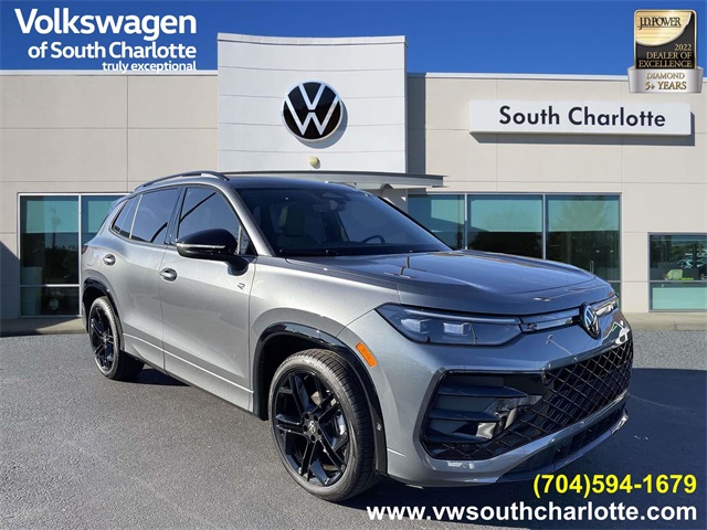 2026 Volkswagen Tiguan SE R-LINE BLACK's photo