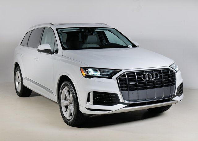 2022 Audi Q7 Premium's photo