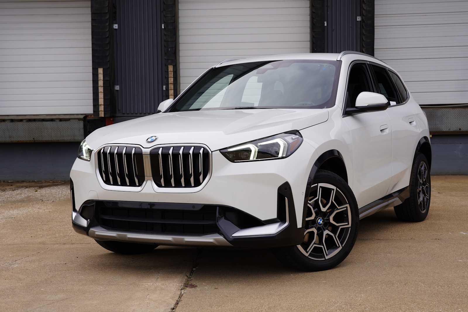 2025 BMW X1 28i's photo