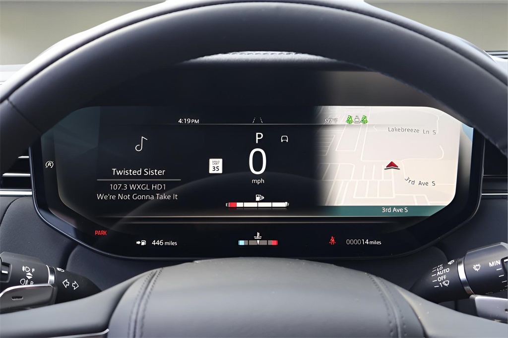 2025 Land Rover Range Rover SE photo 21