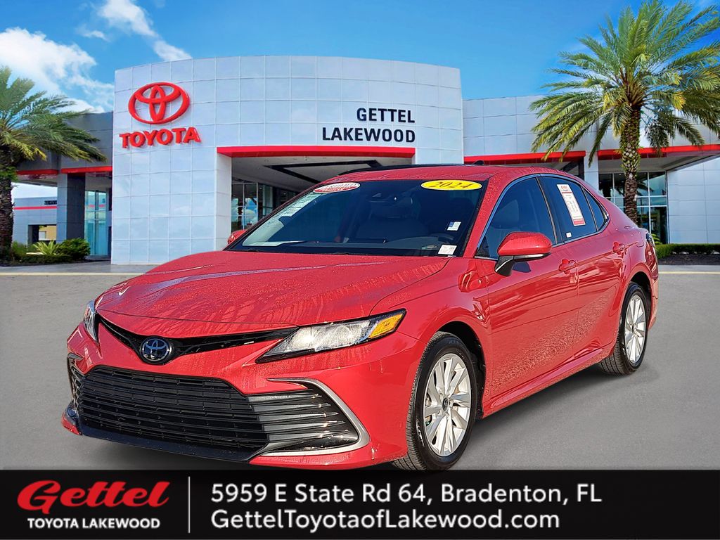 2024 Toyota Camry LE's photo
