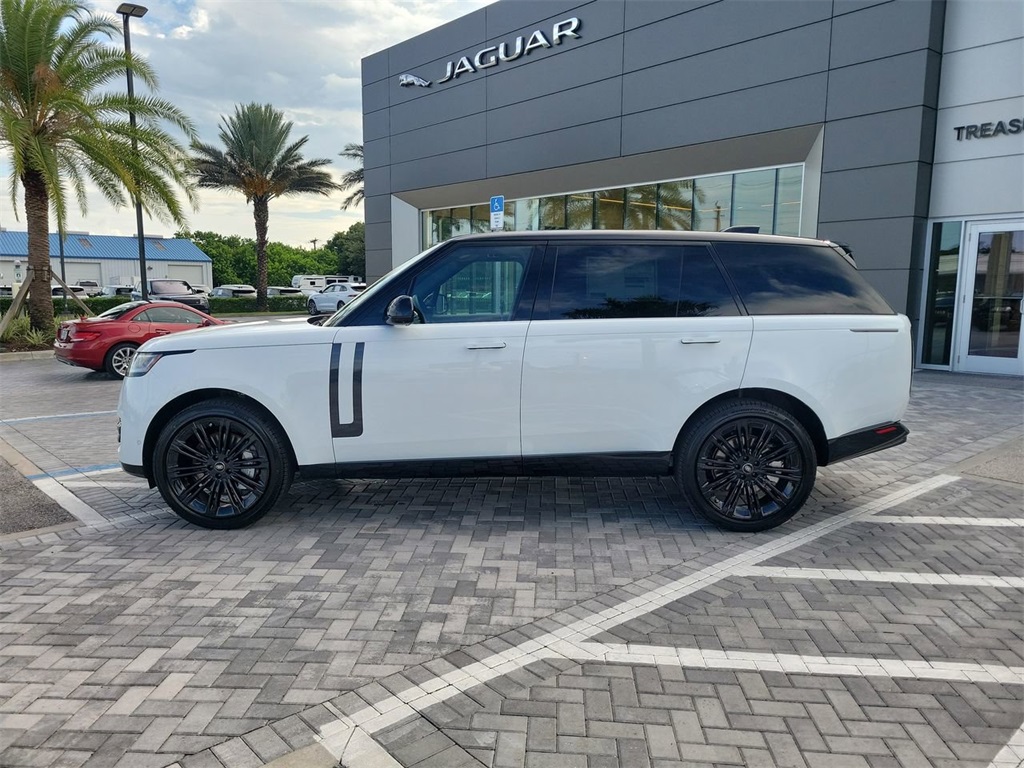 2025 Land Rover Range Rover SE photo 2