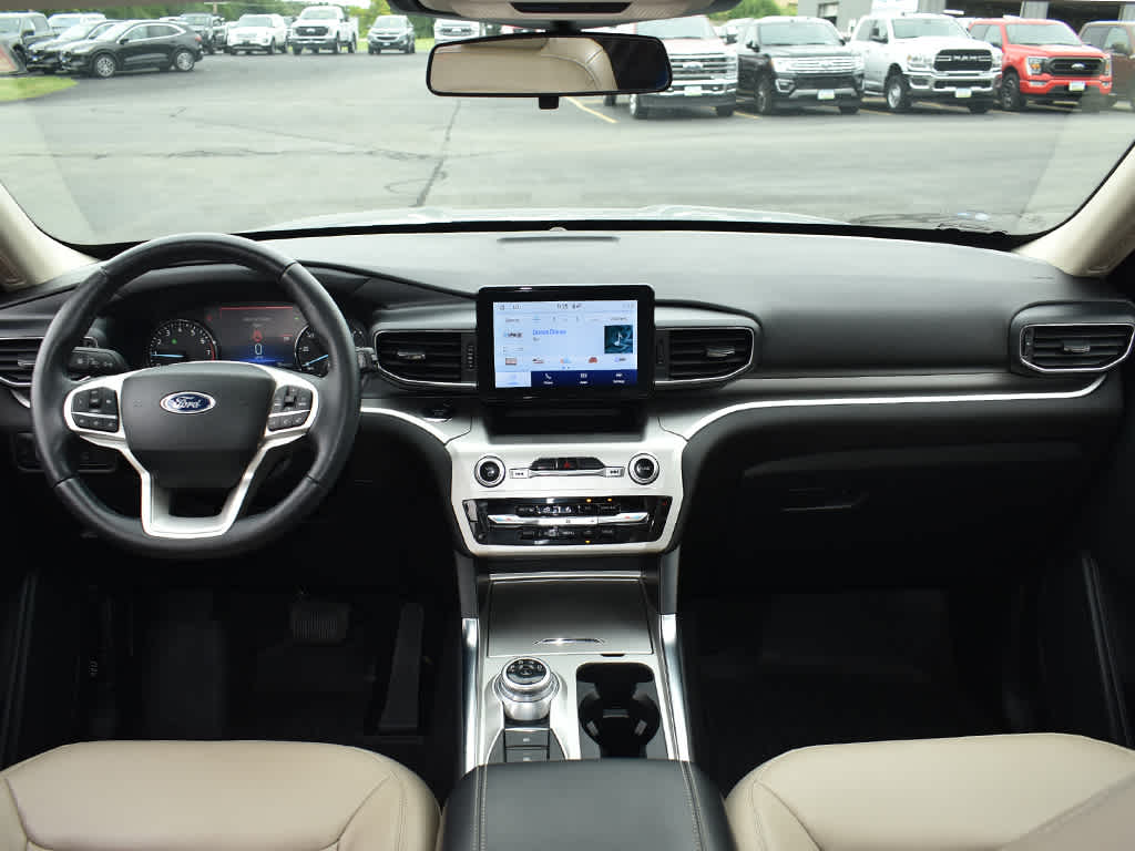 2022 Ford Explorer XLT photo 2