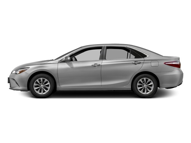2016 Toyota Camry LE photo 3