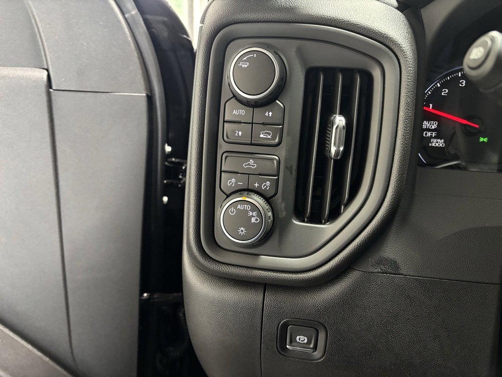 2025 Chevrolet Silverado 1500 Custom photo 9