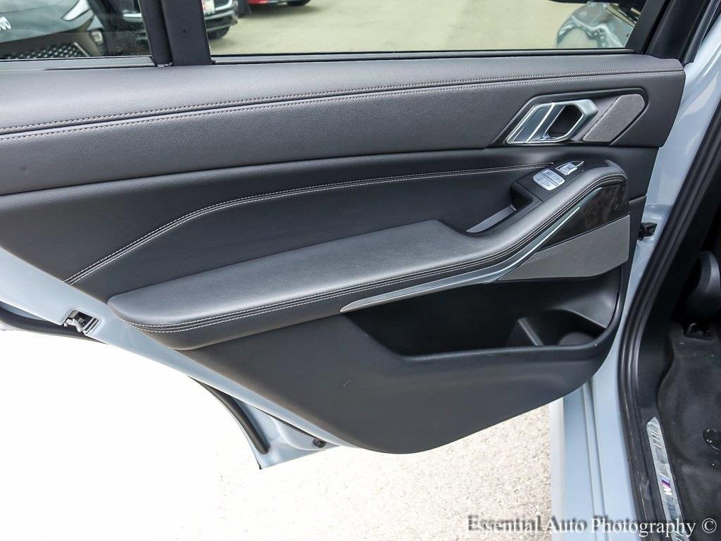 2023 BMW X7 - Image 22