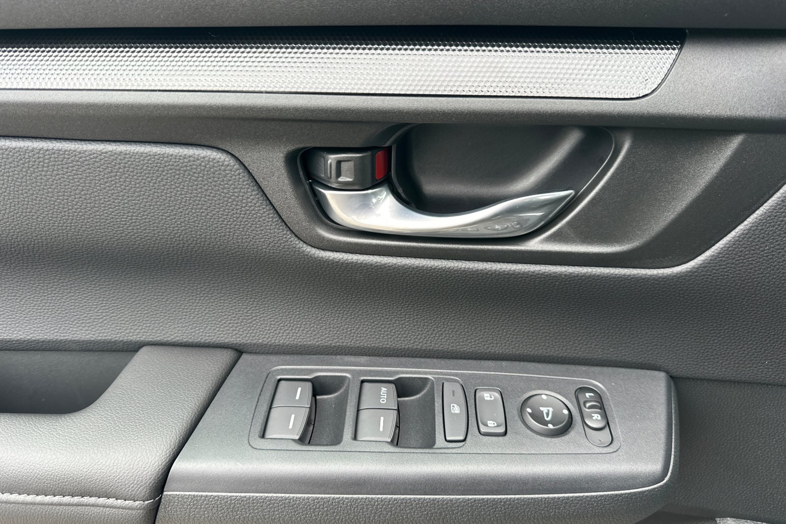 2026 Honda CR-V LX photo 10