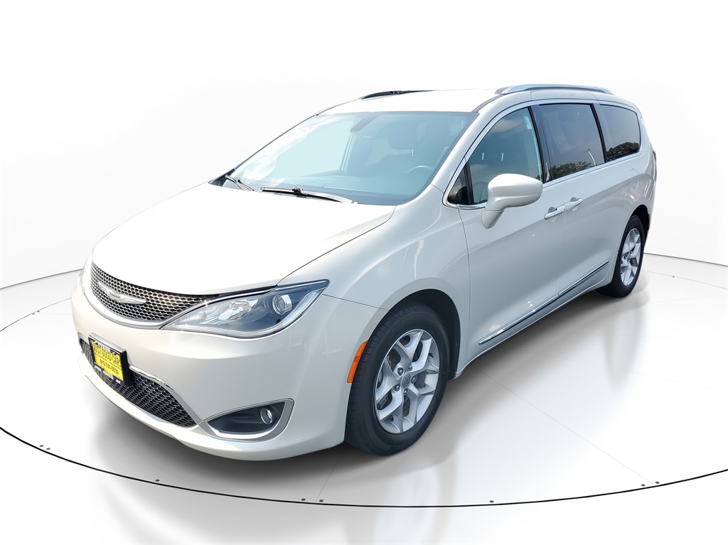 Used 2020 Chrysler Pacifica Touring L with VIN 2C4RC1BG1LR106255 for sale in Shorewood, IL