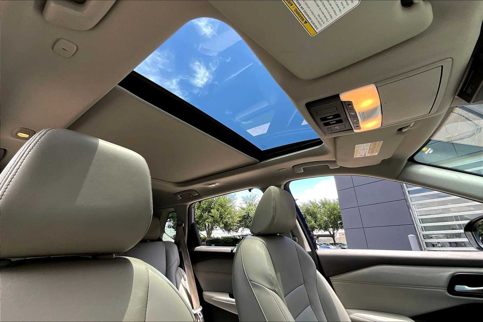 2022 Nissan Rogue SL photo 12