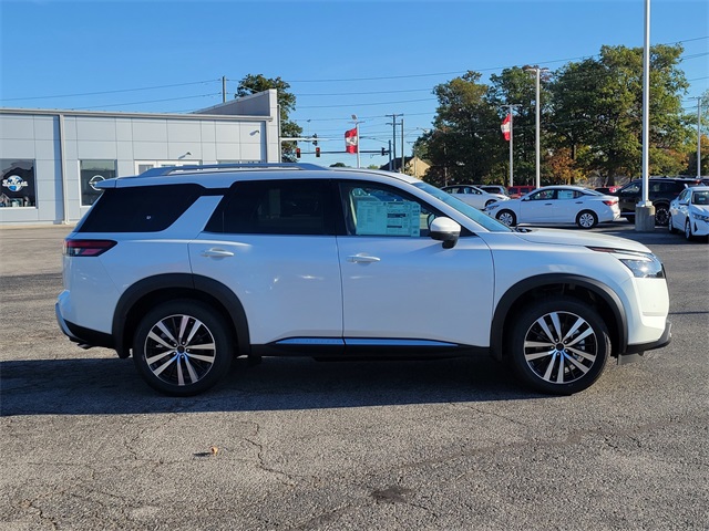 2025 Nissan Pathfinder Platinum photo 3