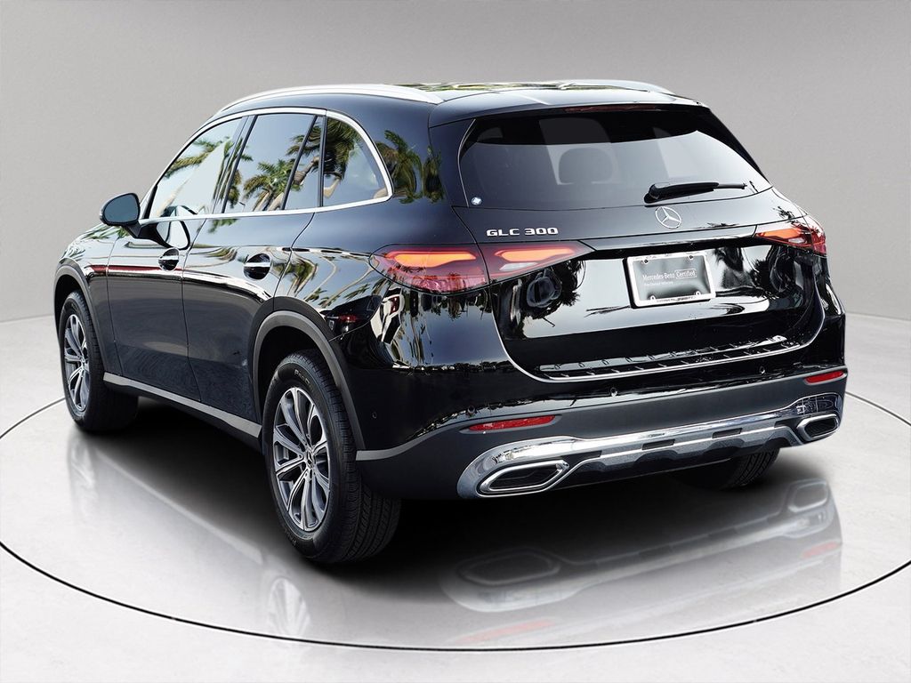 2025 Mercedes Benz GLC 300 photo 4