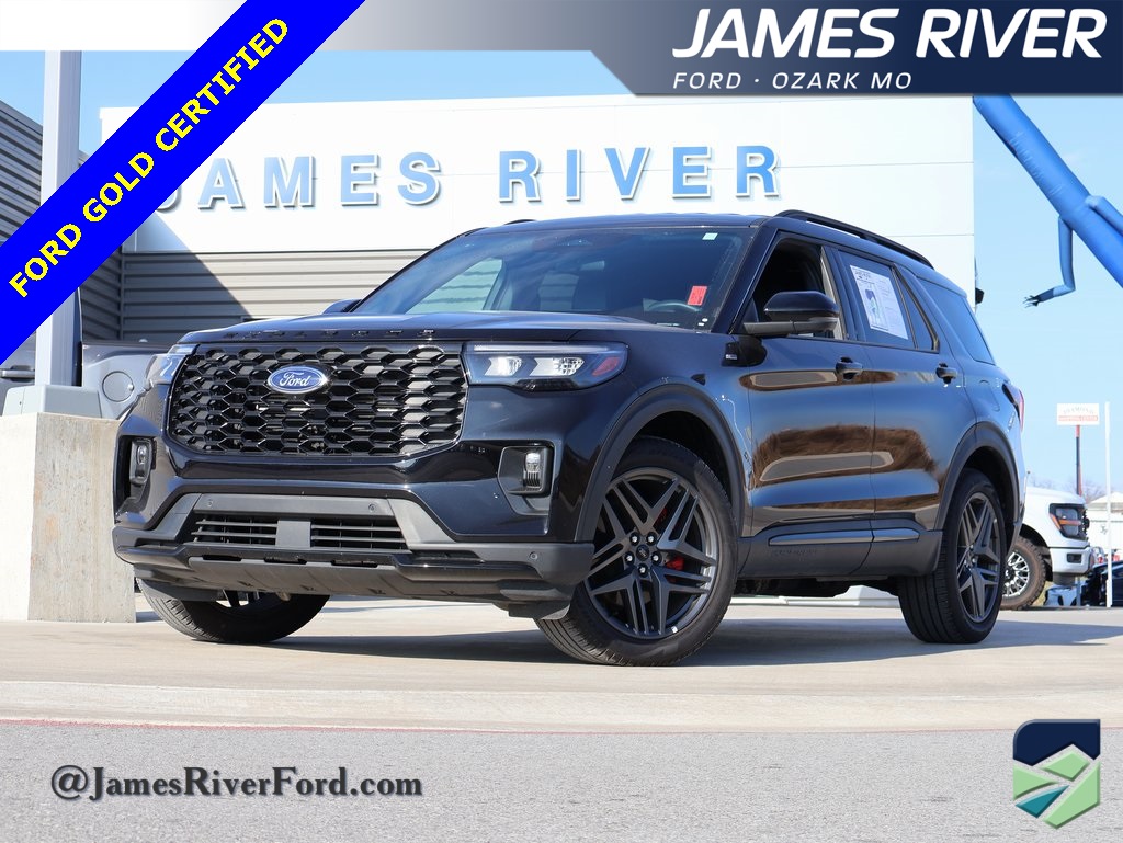 2025 Ford Explorer ST-LINE's photo