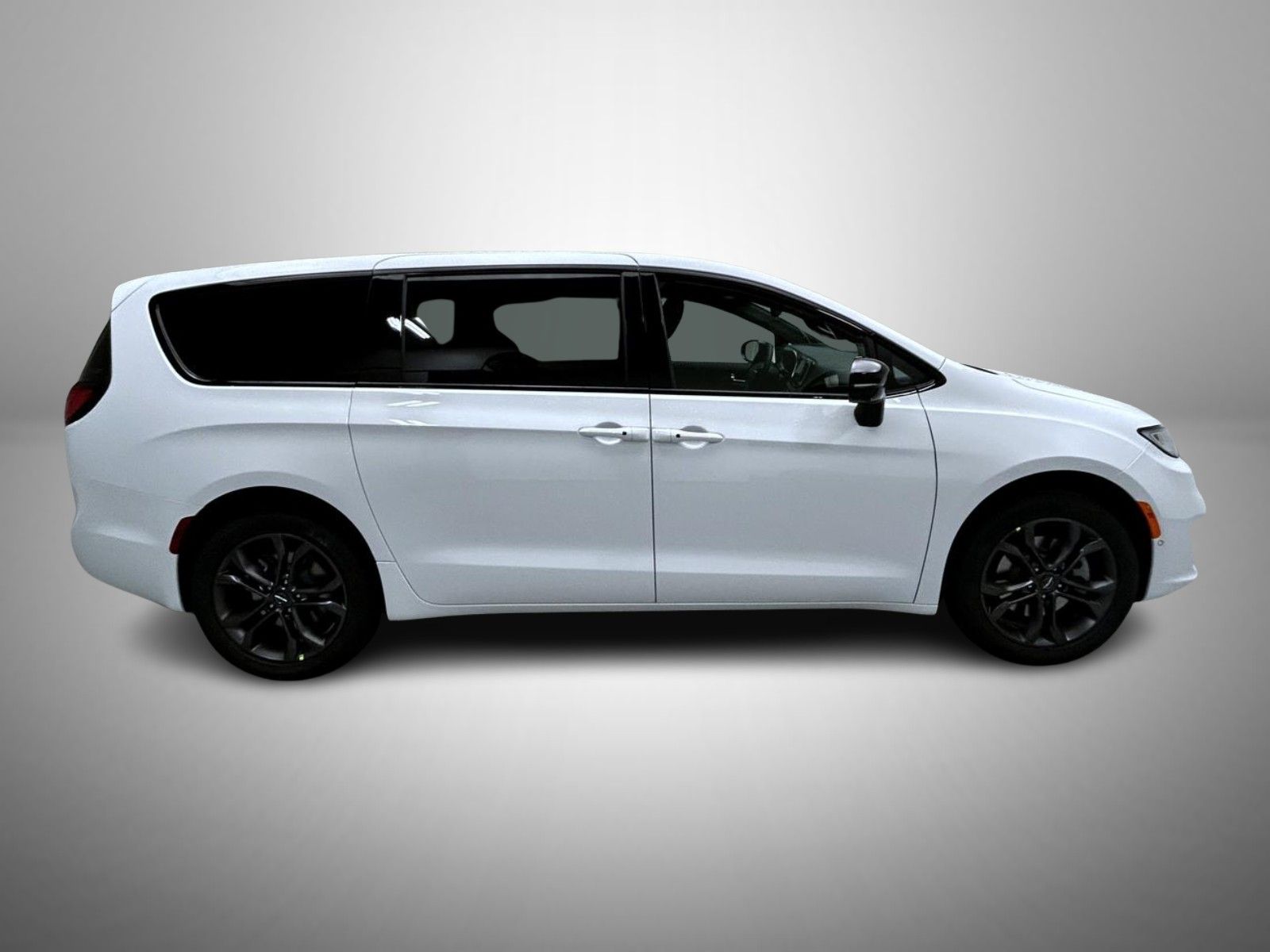 2026 Chrysler Pacifica photo 3