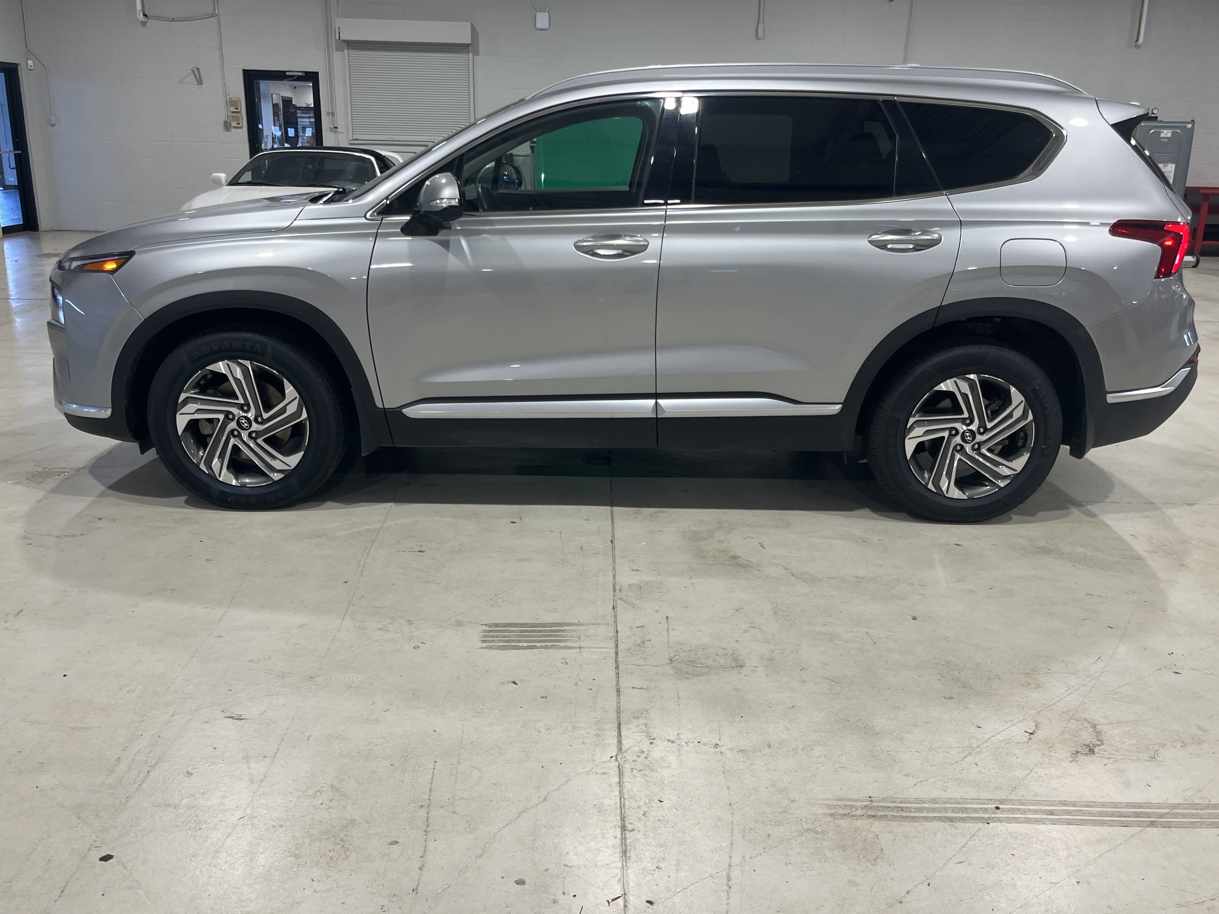 2023 Hyundai Santa Fe SEL Premium photo 2