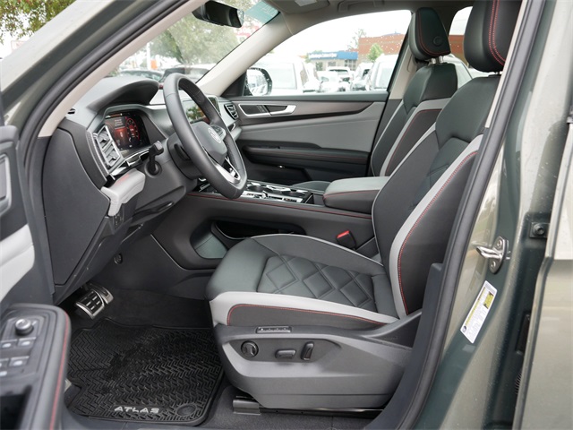 2024 Volkswagen Atlas Peak Edition SEL photo 12