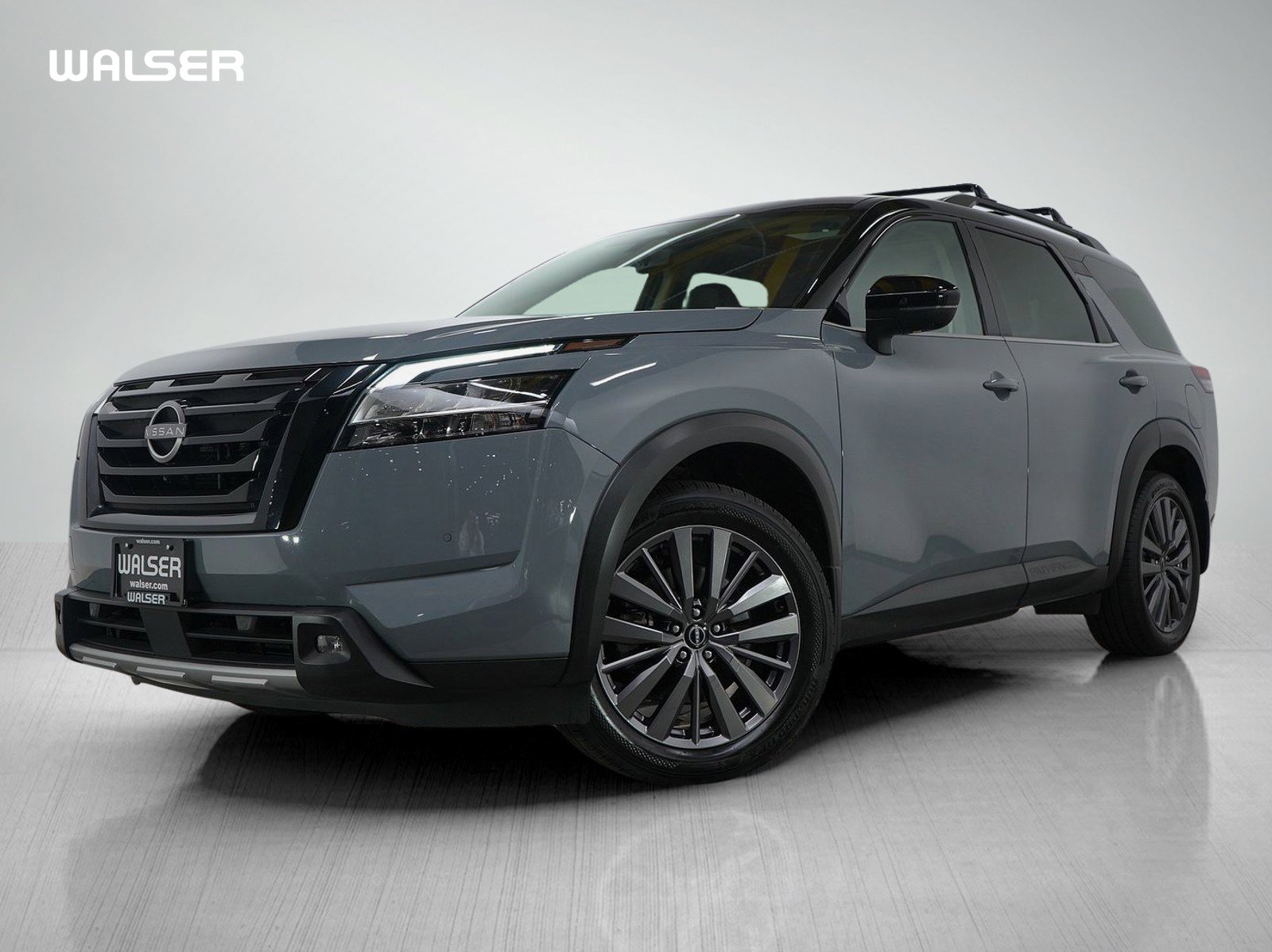 2023 Nissan Pathfinder SL's photo