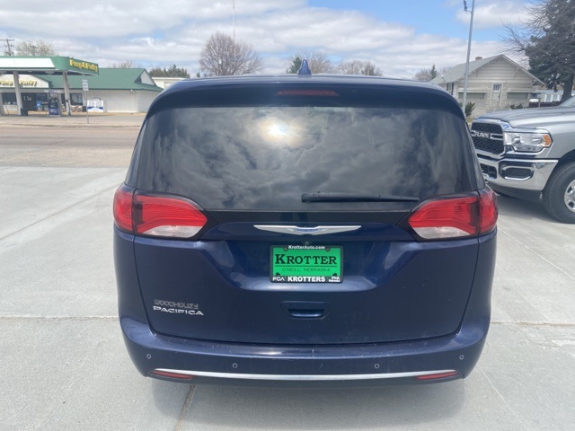 2018 Chrysler Pacifica Touring Plus photo 3