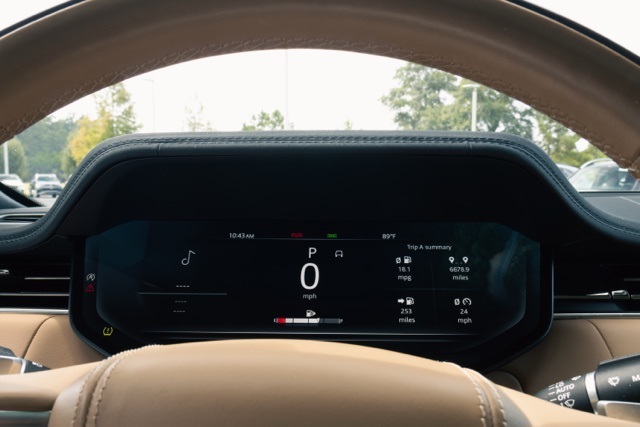 2023 Land Rover Range Rover SE photo 17