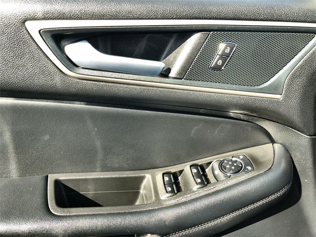 2024 Ford Edge SEL photo 5