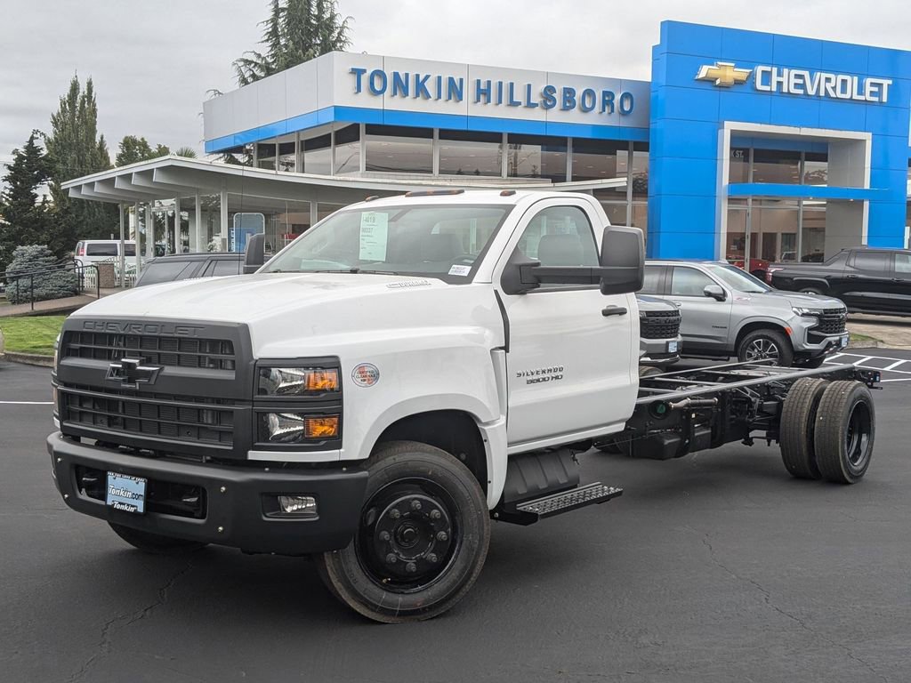 2024 Chevrolet Silverado 5500HD Work Truck photo 2