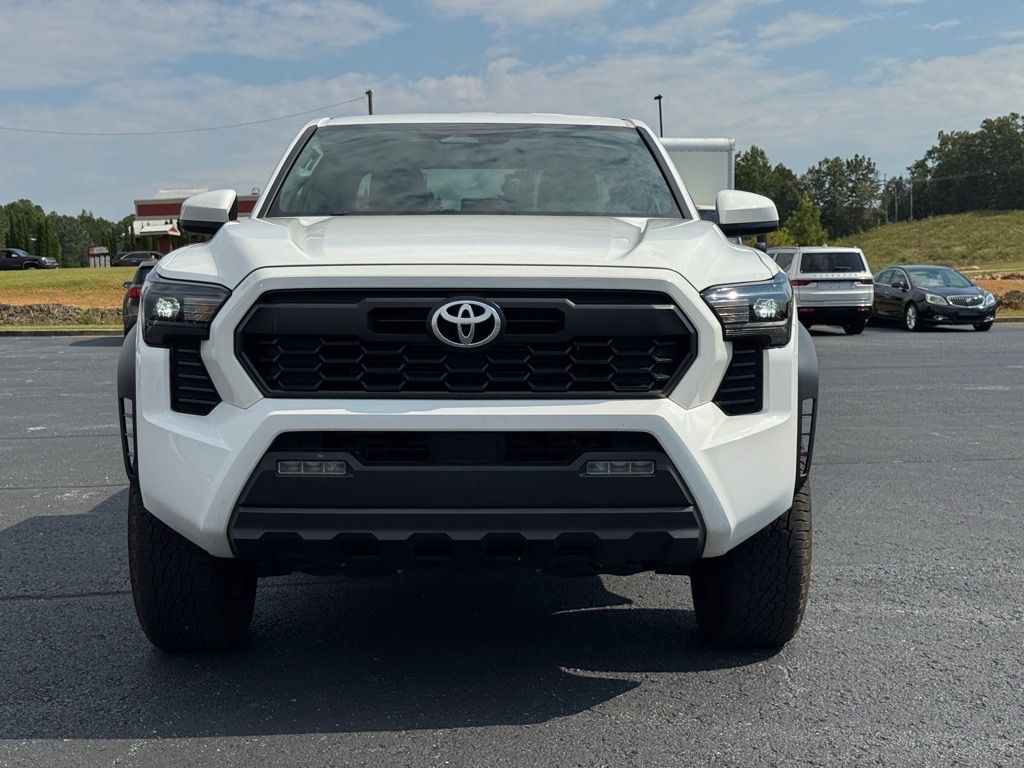 2025 Toyota Tacoma SR5 photo 8