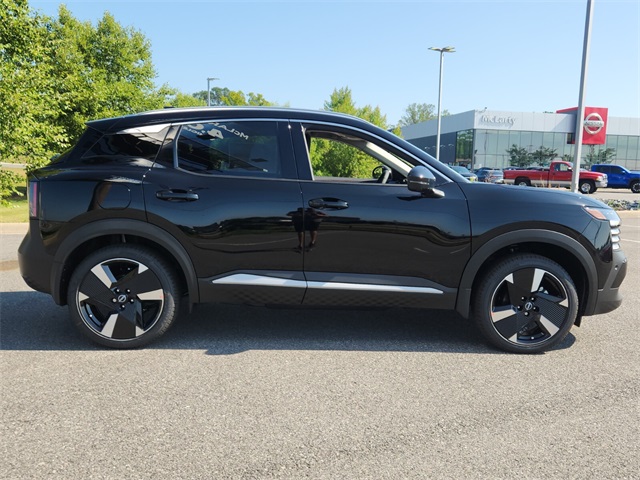 2025 Nissan Kicks SR photo 2