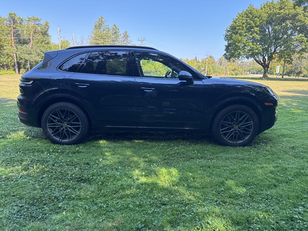 2024 Porsche Cayenne Base photo 8