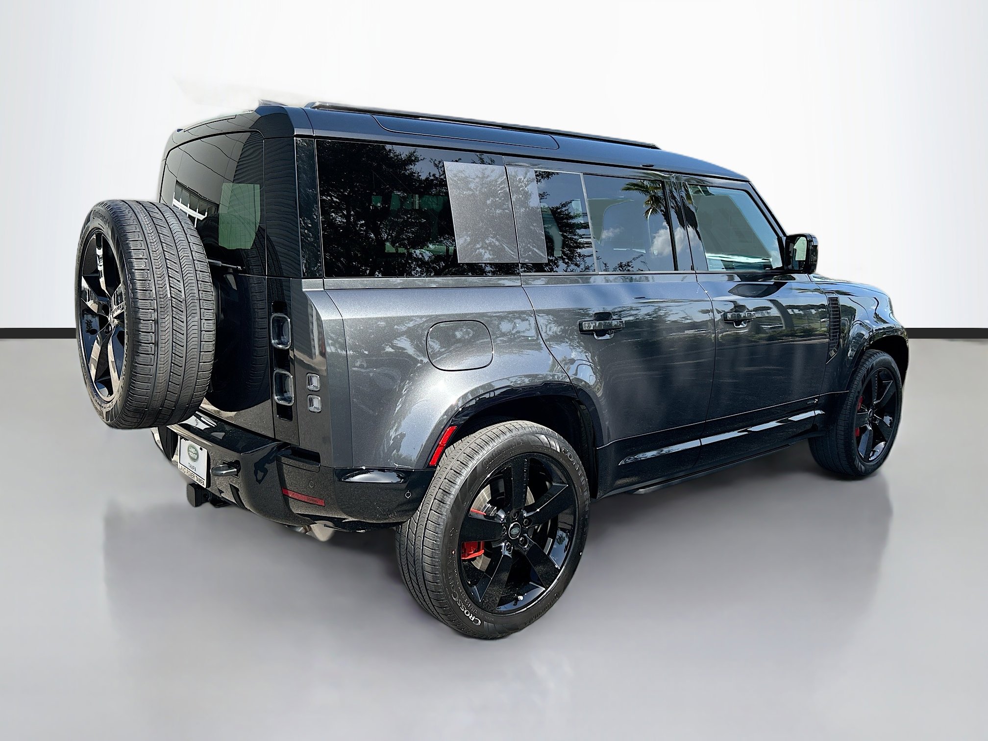 2025 Land Rover Defender 110 photo 4