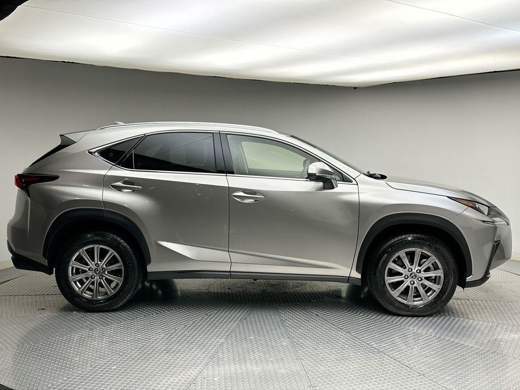 2021 Lexus NX 300 photo 4