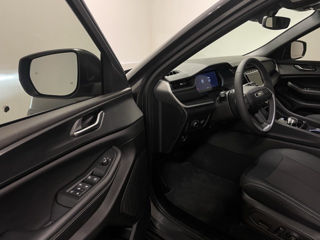 2024 Jeep Grand Cherokee Laredo photo 12