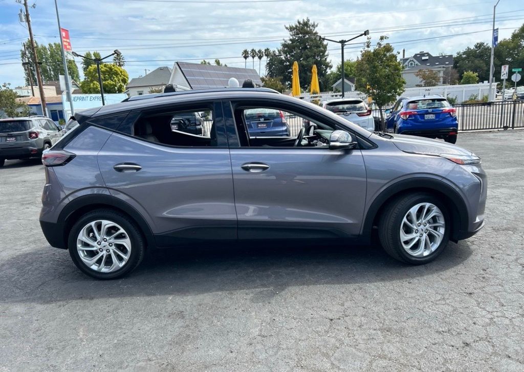 2023 Chevrolet Bolt EUV photo 2