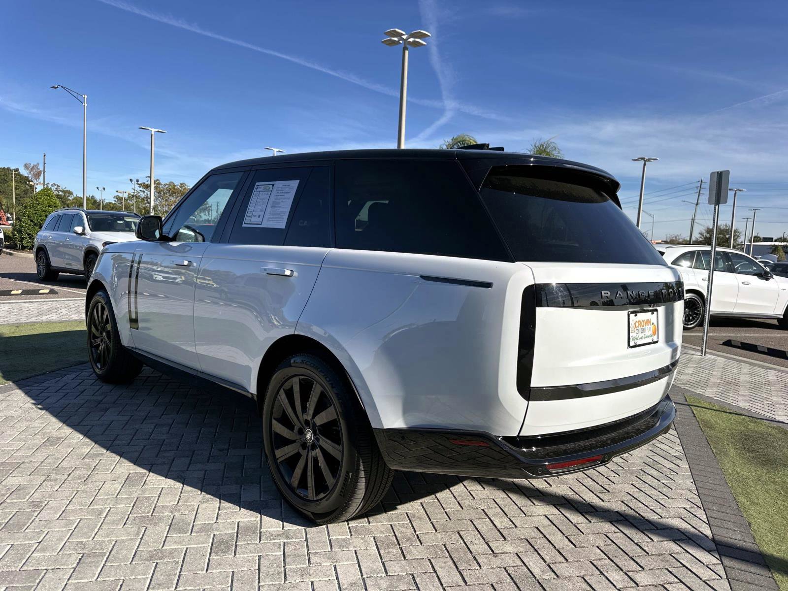 2023 Land Rover Range Rover SE photo 3