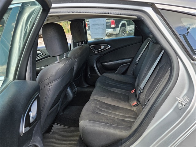 2016 Chrysler 200 LX photo 5