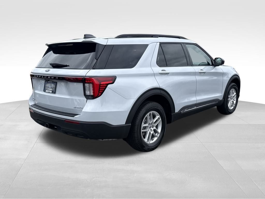 2025 Ford Explorer photo 6