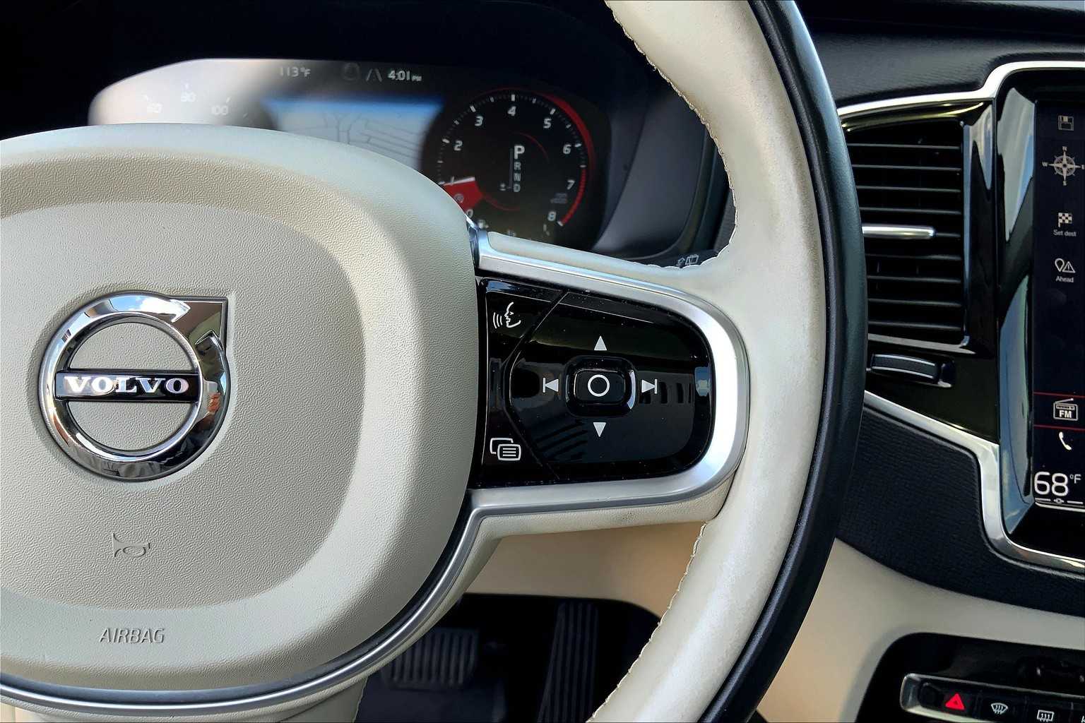 2017 Volvo XC90 Momentum photo 23