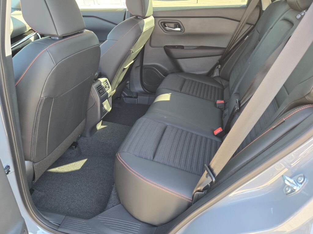 2026 Nissan Rogue SV photo 14