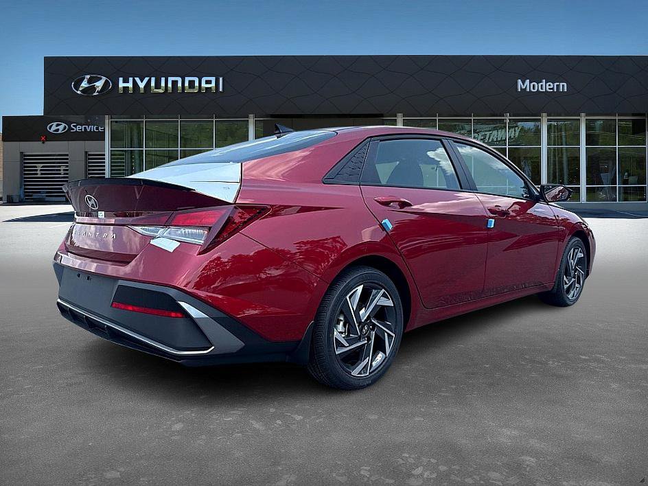 2025 Hyundai Elantra SEL Sport photo 3