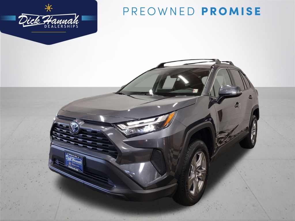 2024 Toyota RAV4 XLE's photo