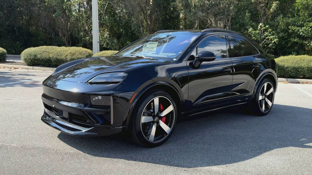 2025 Porsche Macan Electric Turbo photo 4