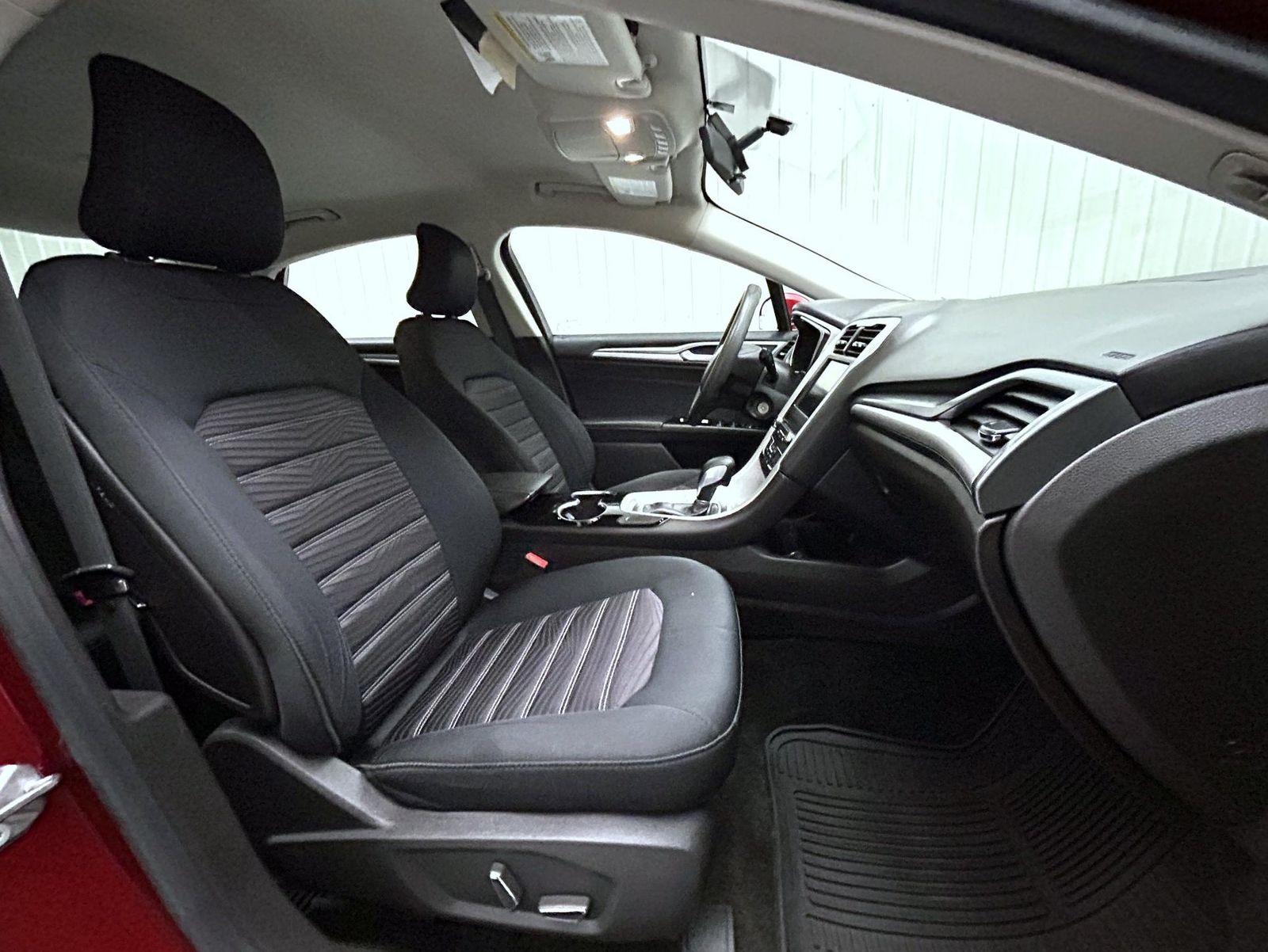 2016 Ford Fusion SE photo 15